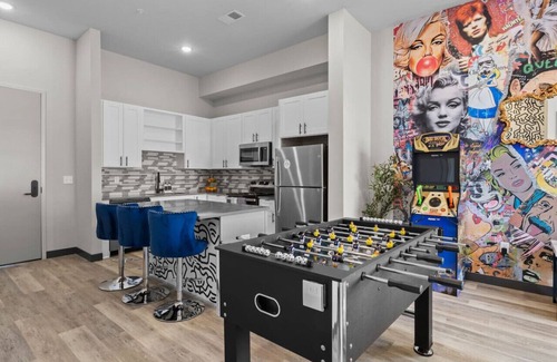South Nashville Apartment | Vibrant Apt: 8min to DT, Free Parking & Games!