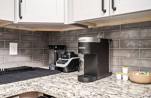 Snellville Apartment | Vibrant Family Retreat~Sleeps 8~2 Kings~ Game Room