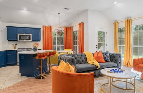 McKinney House | Vibrant & Modern 3BR Home in McKinney!