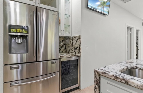 Grandview Heights House | Vibrant Oasis W/Heated Pool 3BR-2BA N/Downtown