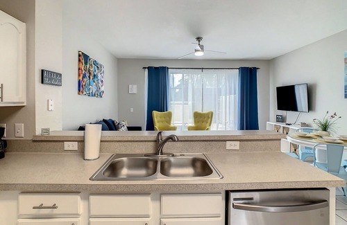 Windsor Hills House | Vibrant Townhome near parks!