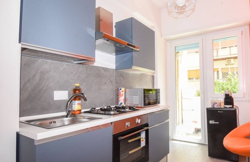 Ostiense Apartment | Vibrantly colored apartment on Salvatore Pincherle Street for 4 to four ospi