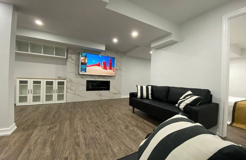 Vaughan Apartment | Vicky Vacation Rentals #2