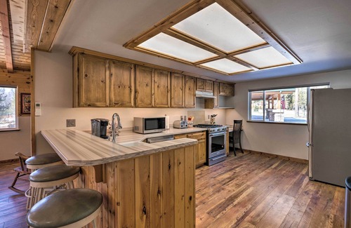 Victor Cabin | Victor Woodland Cabin Retreat w/Fire Pit