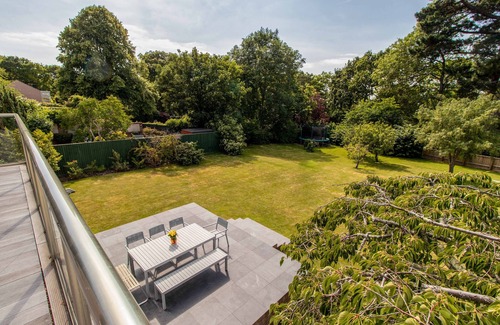 Bembridge House | Victoria House Bembridge. 6 bedrooms - 4 bathrooms, great garden and location