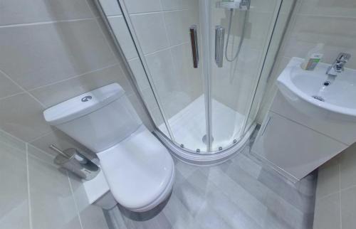 Coventry Apartment | Victoria House - Deluxe Studios in Coventry City Centre, free parking, by COVSTAYS