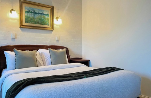 Croydon North Hotel | Victoria House Motor Inn