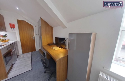 Coventry Apartment | Victoria House - Queen Studio by CovStays