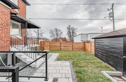 Topham Park House | Victoria Park Residence - Basement Unit
