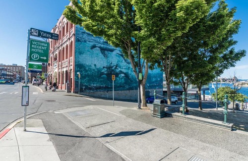 Inner Harbour Hotel | Victoria Regent Waterfront Hotel & Suites
