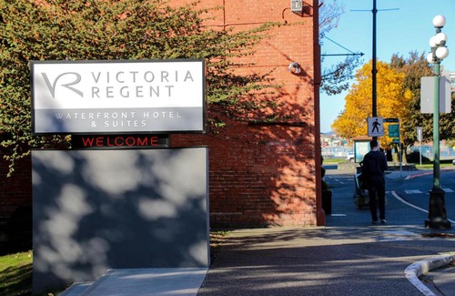 Inner Harbour Hotel | Victoria Regent Waterfront Hotel & Suites