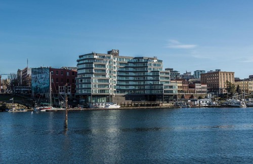 Inner Harbour Hotel | Victoria Regent Waterfront Hotel & Suites