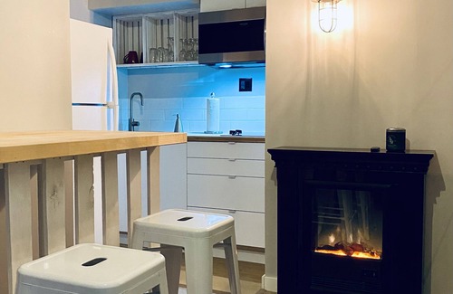 Elora Apartment | Victoria Street Retreat