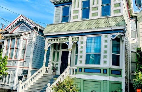 Prescott Condo | Victorian 1 Mile to Jack London Square, 1 BART stop to SF
