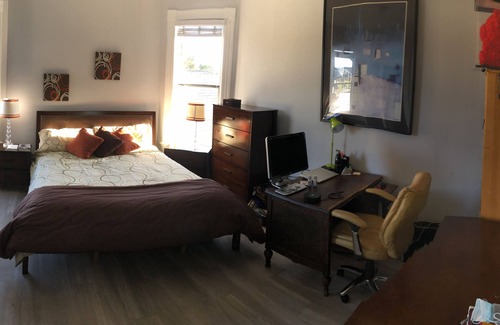 Prescott Condo | Victorian 1 Mile to Jack London Square, 1 BART stop to SF