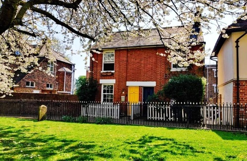 Ashford House | Victorian Cottage Writers Retreat