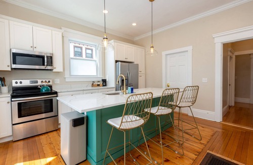 Lynn Apartment | Victorian Diamond 1st floor Unit near Atlantic coast, Boston, & Salem