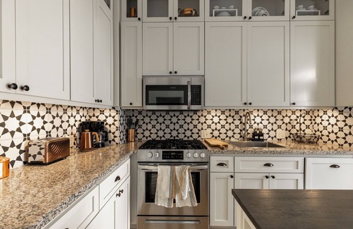 Crockett House | Victorian Home - 2bed 2.5baths, huge backyard, 30 mins to Napa & SF, Free Pets!