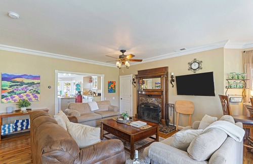 Paso Robles House | Victorian Manor In Wine Country + Pool, Spa, Firepit, Tennis Court | Sleeps 28