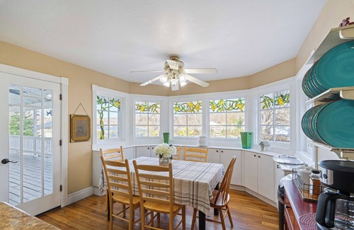 Paso Robles House | Victorian Manor In Wine Country + Pool, Spa, Firepit, Tennis Court | Sleeps 28