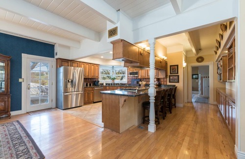 Paso Robles House | VICTORIAN VILLA - Hot Tub, Pool Table &, Amazing Outdoors