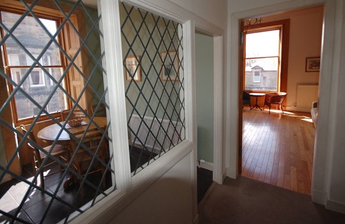 Merchiston Apartment | Victorian Villa - Lovely 2 Bedroom City Apartment with Parking