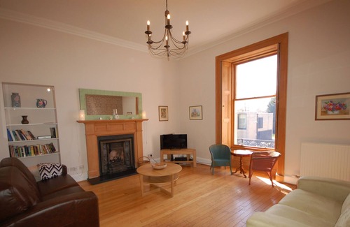 Merchiston Apartment | Victorian Villa - Lovely 2 Bedroom City Apartment with Parking