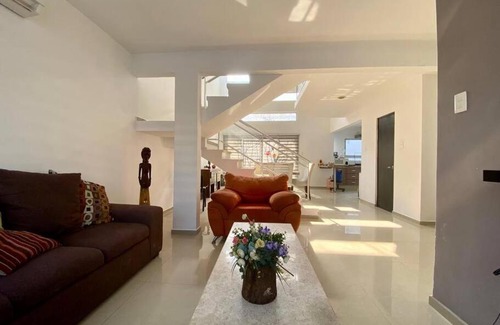 Alvarado House | Victoria’s Beach house