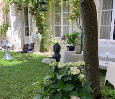 Centre Ville Villa | Vieille rose