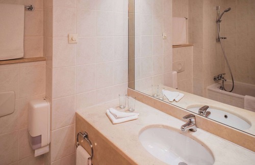 Otopeni Hotel | Vienna House Easy by Wyndham Bucharest Airport