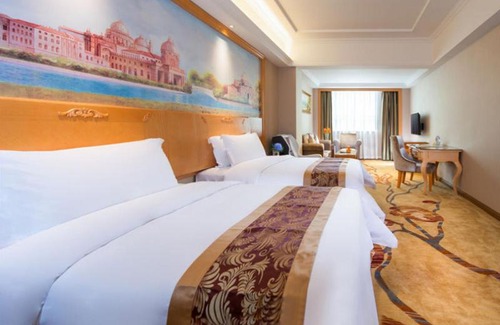 Buji Hotel | Vienna International Hotel (Shen Zhen Buji Dafen shop)