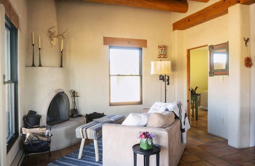 Abiquiu House | Viento del Rio - Abiquiu Casita W/Private Hot Tub