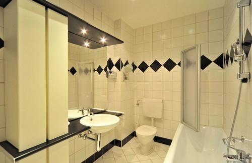 Spittal an der Drau House | Vierbettzimmer mit Dusche Oder Bad/wc - Hotel Ertl