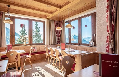 Eben am Achensee Apartment | Vierbettzimmer Frühstück - Berggasthof Rofan