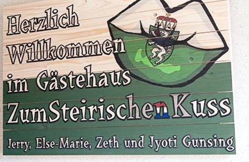 Aich Cottage | Vierbettzimmer mit Dusche, WC - Gästehaus Zum Steirischen Kuss