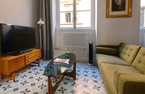 Old Lyon Apartment | Vieux Lyon, 2CH + parking, redone by an architect