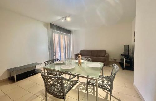 Le Suquet Apartment | Vieux Port Two Bedroom Apartment A11