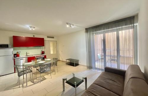 Le Suquet Apartment | Vieux Port Two Bedroom Apartment A11