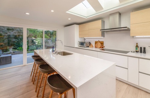 View Ridge House | View Ridge resort-like modern urban haven