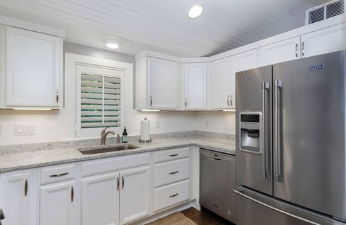 Black Mountain House | View Street Retreat | Pet Friendly, Fenced Yard, Walk to Town!