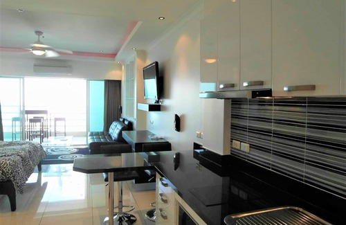 Jomtien Apartment | View Talay 8 Large Studio Apartment With sea View Pattaya