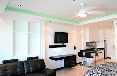 Jomtien Apartment | View Talay 8 Large Studio Apartment With sea View Pattaya