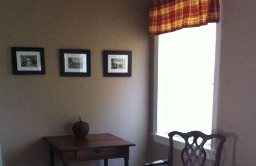 Monroe House | Views! Close to Liberty, BRP and Excellent Pie! Special Rates for Couples