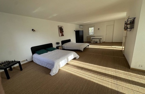 Saint-Martin-de-Londres House | VIEWS-FREE FAMILY HOME ON 4800m2