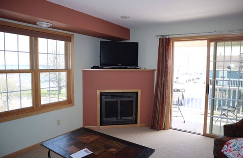 Bayfield Condo | Views. Sleeps 8. Across from marina. Pet Friendly. Elevator