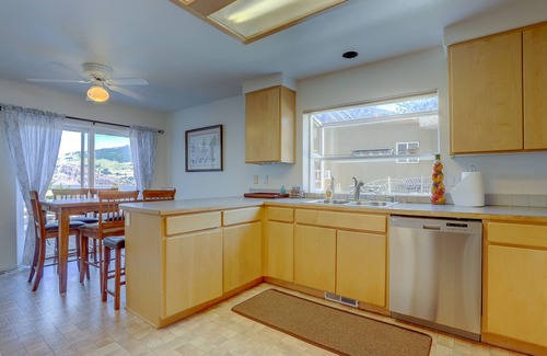 Mosier House | Views! Spacious, Light Bright, Gorge-ous Views!