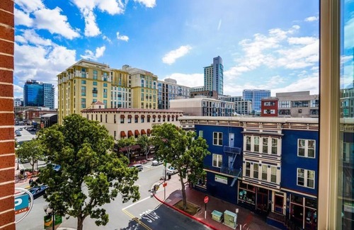 Pacific Terrace Condo | Views, Upgraded 2b 2b Corner unit, In Downtown SD Gaslamp