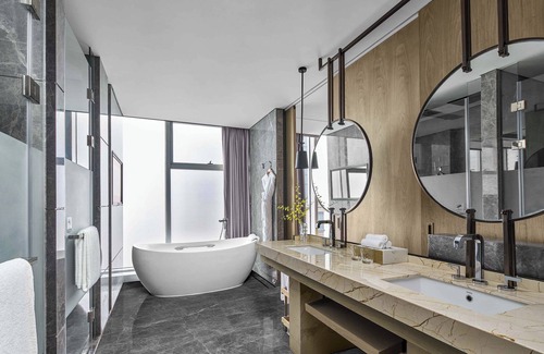 Yuhang District Hotel | Vignette Collection Hangzhou Huaxia Center Hotel by IHG