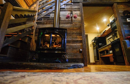 Guilford Ski Chalet | Vikings Villages Resort - Double Bed Room