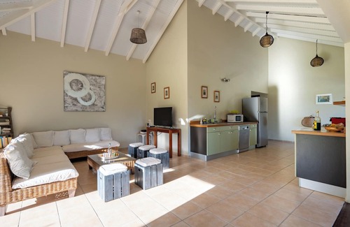 Capesterre-de-Marie-Galante Villa | Villa Jacaranda with a swimming pool overlooking the sea and spacious rooms